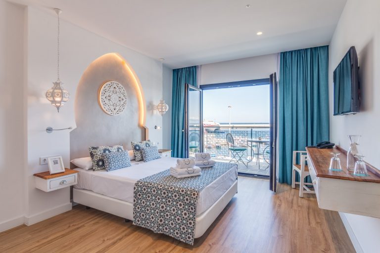 Instagram post from hotellaresidenciatarifa. This post is in position 1.